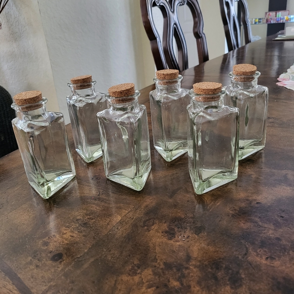 6 triangle jars with corks